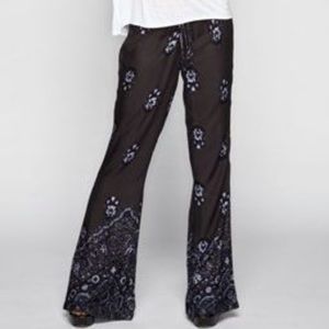 🆕 Billabong Wide Leg Bohemian Pants. 100% Rayon. Elastic Waist. Size Medium